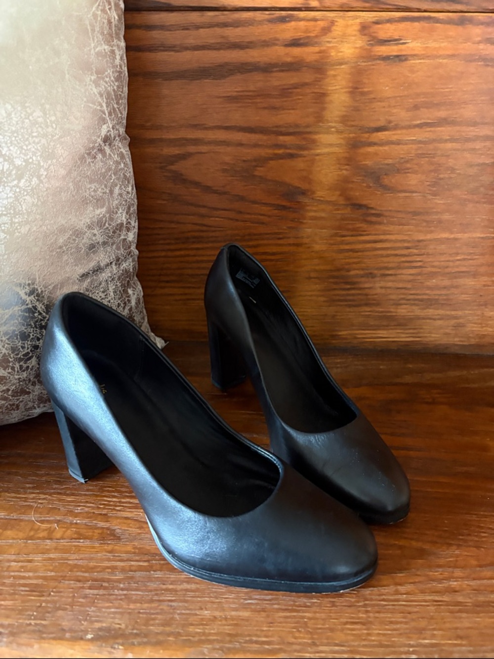 Great for Flight Attendants! Clarks Black Rounded Toe Block Heel Pumps